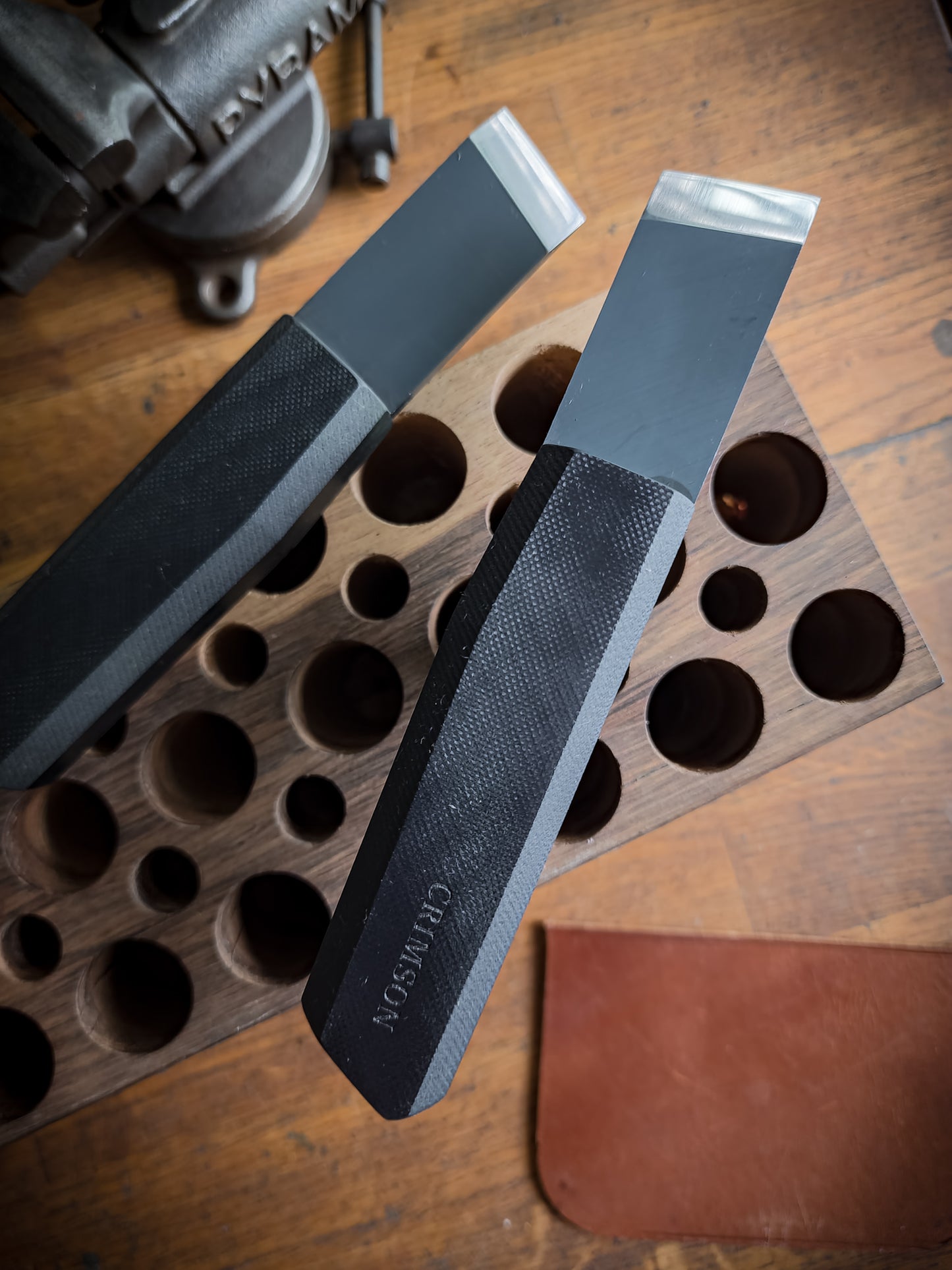 Crimson Slanted Flush Cut Knife