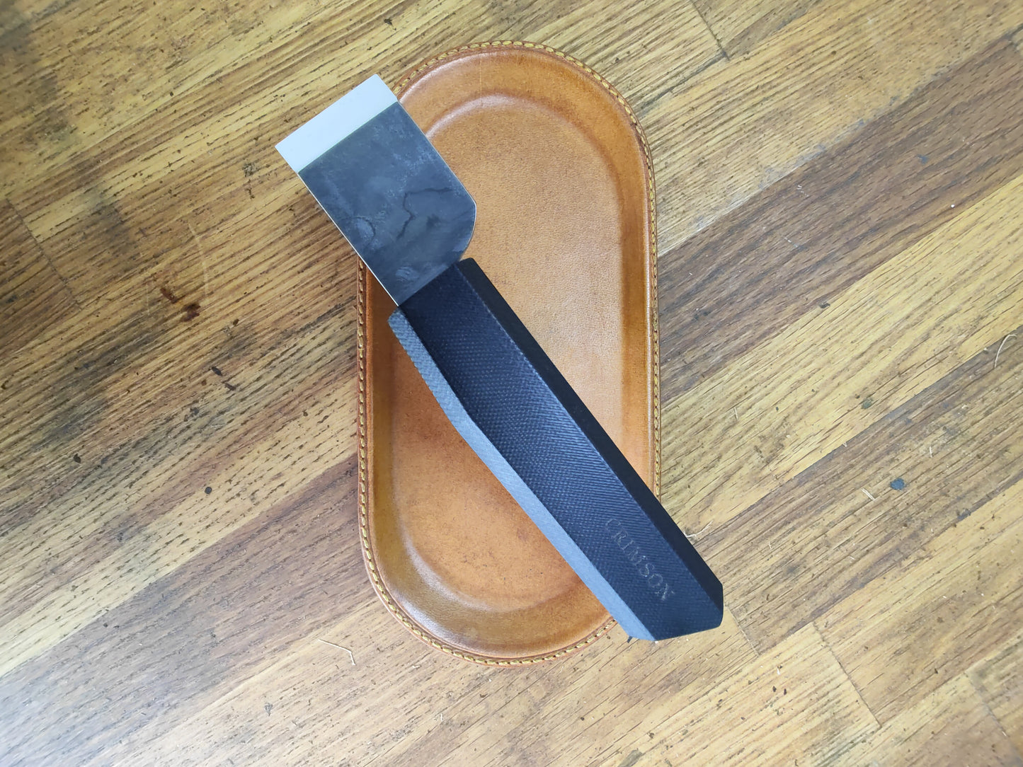 Crimson Flush Cut Knife