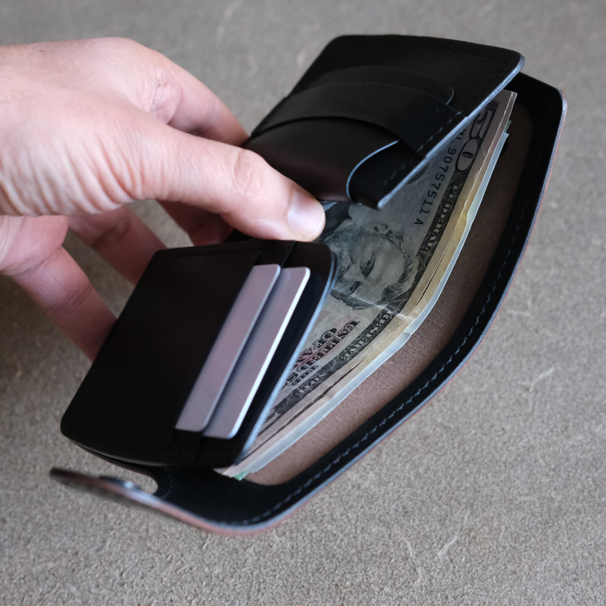 The Octopus Wallet – Crimson Hides