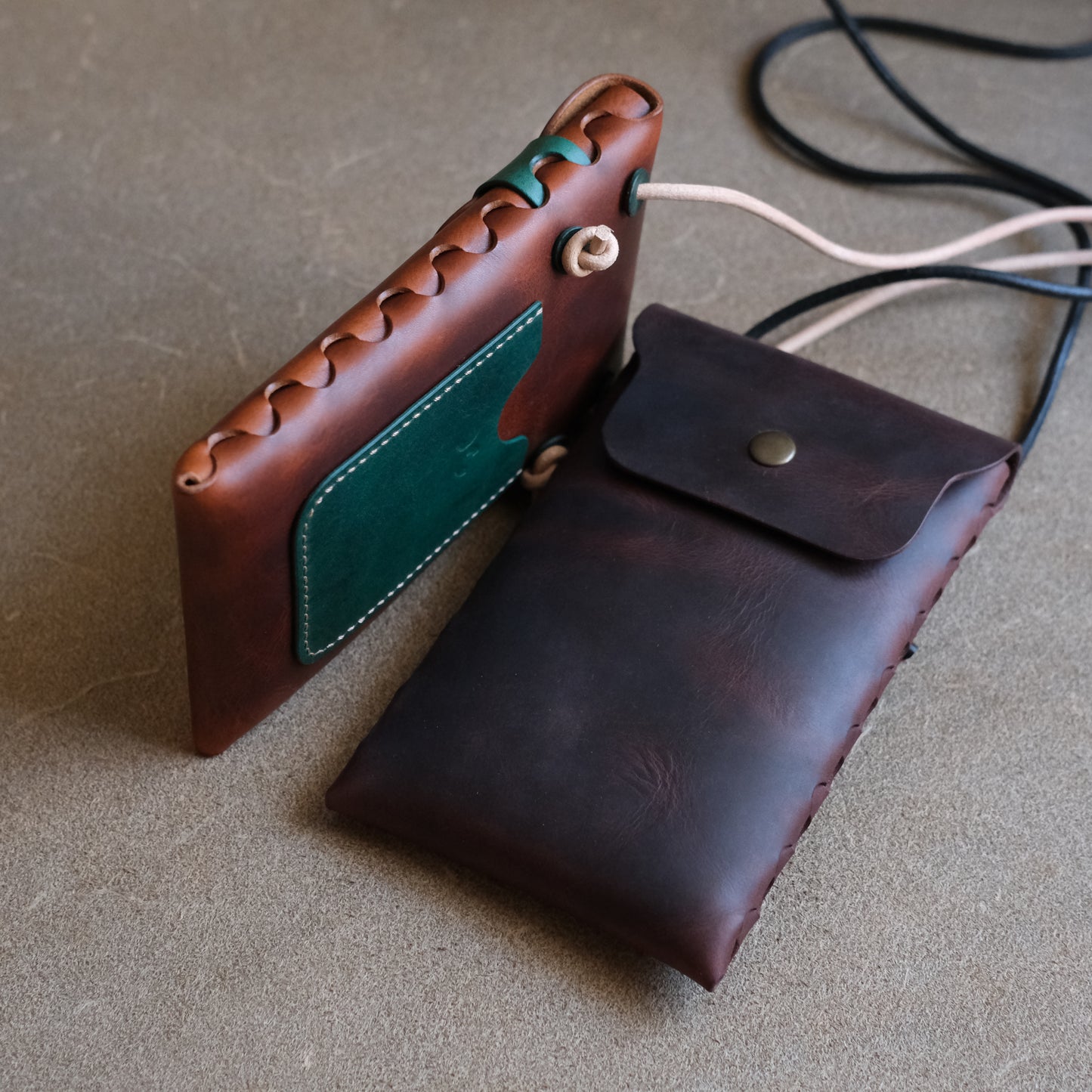 The Patache Phone Sling