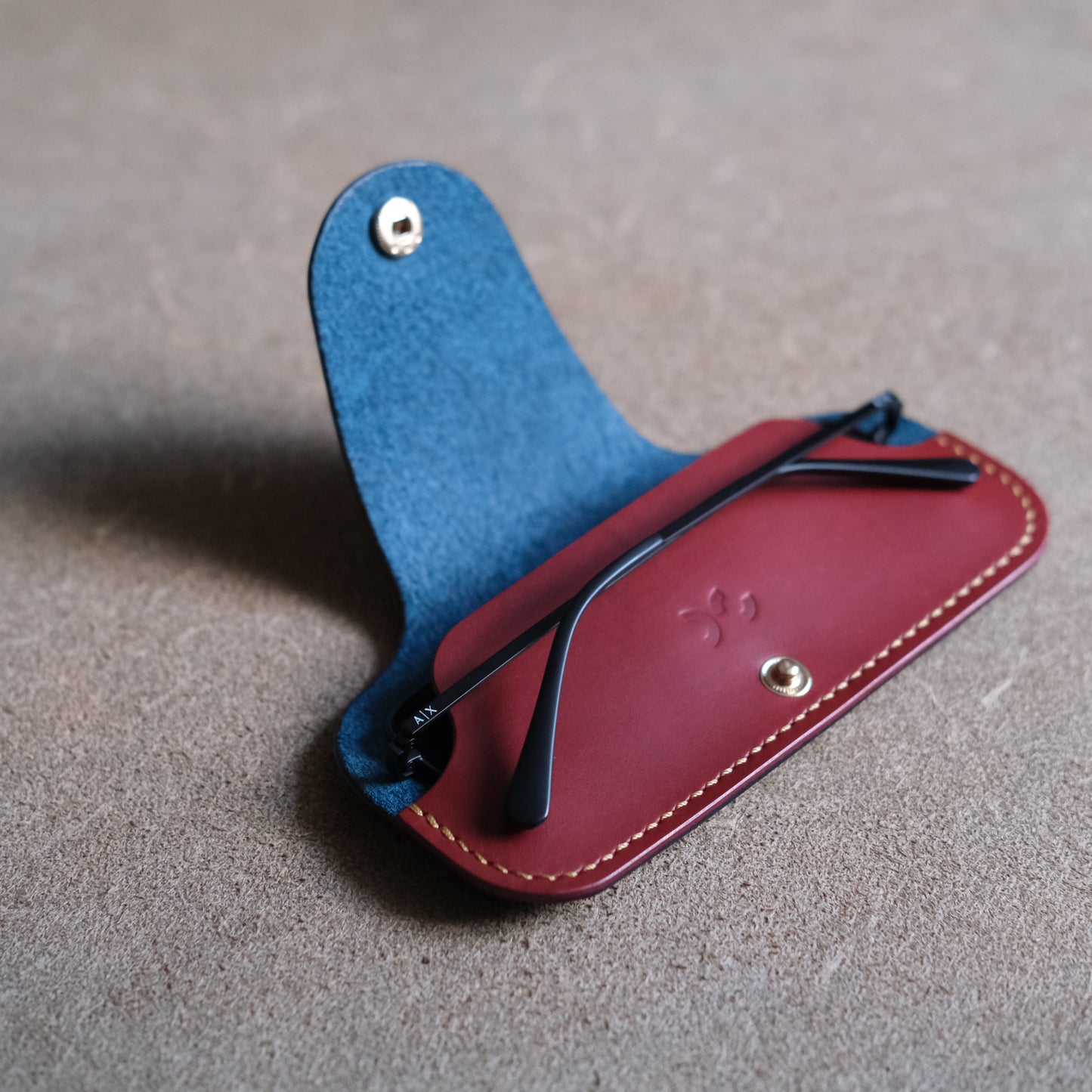 The Glasses Holder